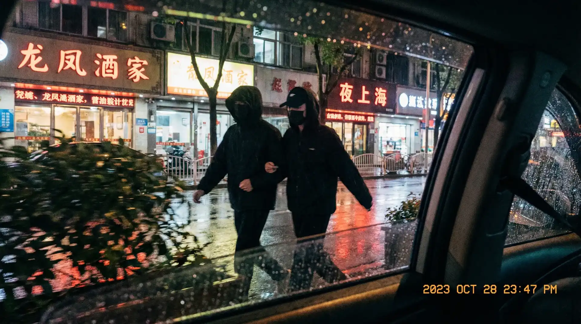 华体会体育 平台 - 顶流明星深夜密会现场抓拍照片